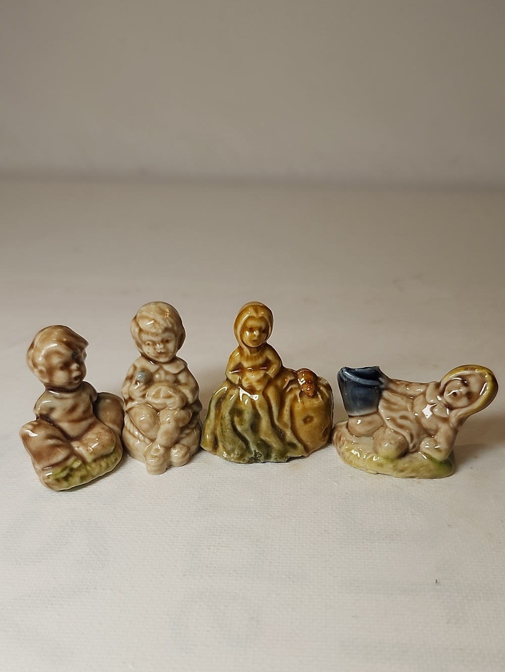 Wade England Hand-Painted Ceramic Figurine Set - Cream and Brown